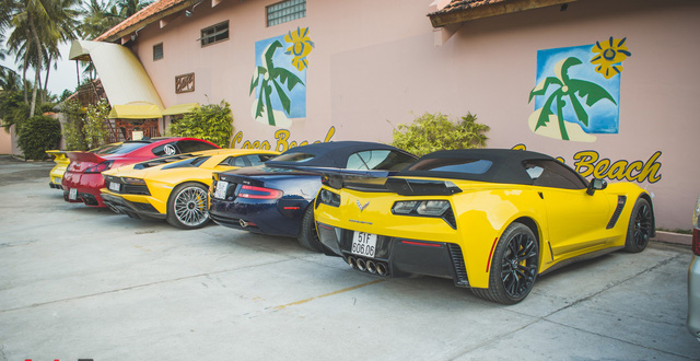 Lamborghini Aventador S cùng dàn siêu xe diễu hành tại Phan Thiết Lamborghini Aventador S cùng dàn siêu xe diễu hành tại Phan Thiết